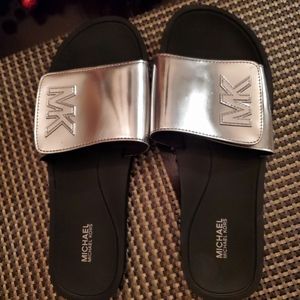 Kors Logo Metallic Slide